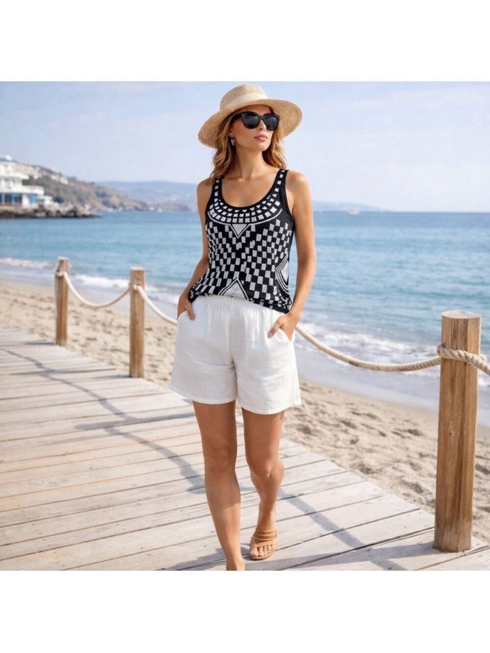 ADRIENNE VITTADINI BLACK & WHITE GEOMETRIC TANK TOP SIZE MEDIUM